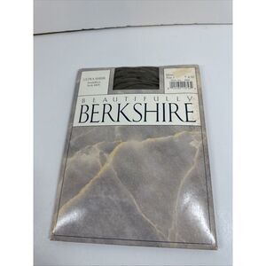 Beautifully Berkshire Ultra Sheet‎ Sandalfoot Pantyhose Moss Style 4408 Size 3